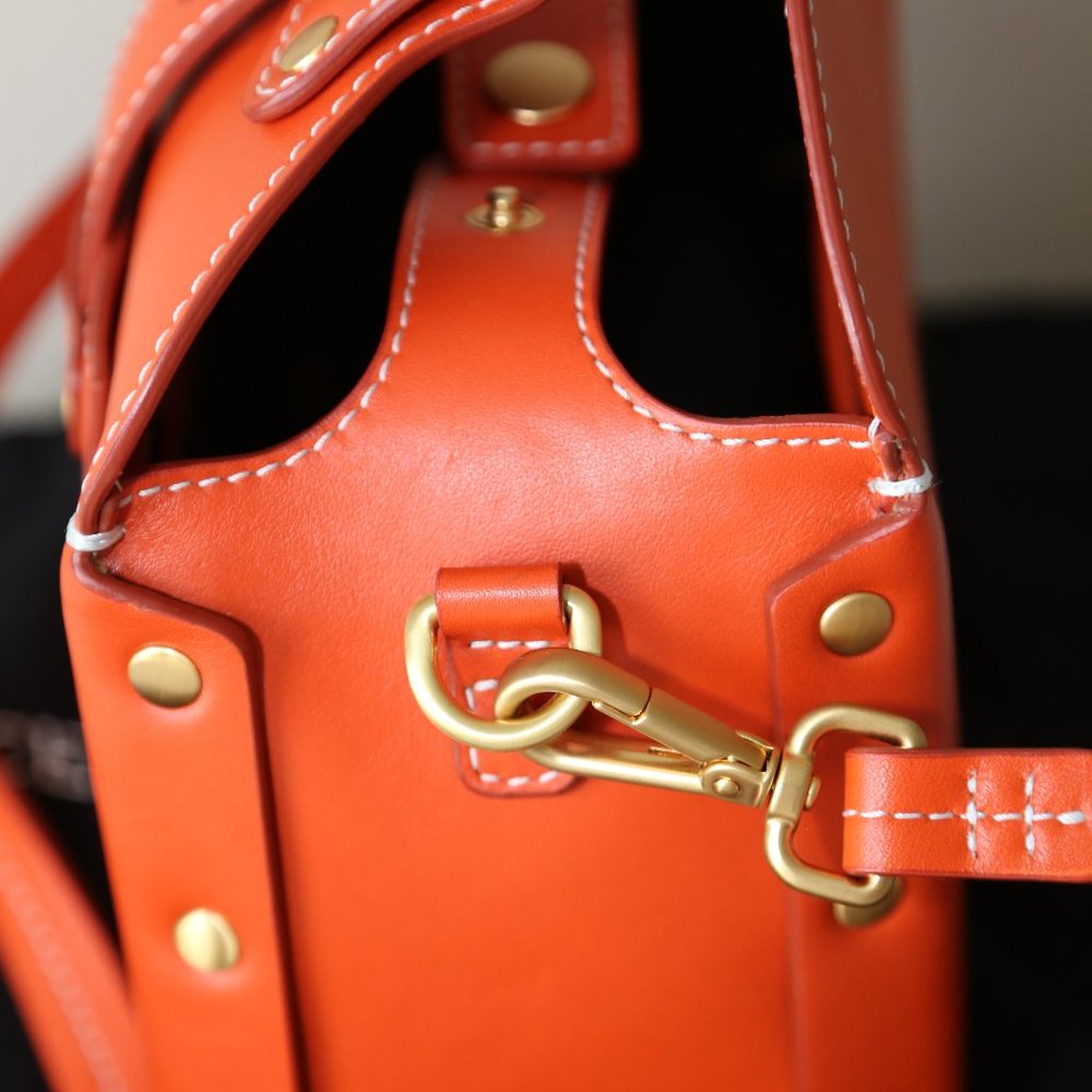 Paris based Belgian designer Cédric Charlier Made in Italy Runway bag Mint - Picture 4 of 12